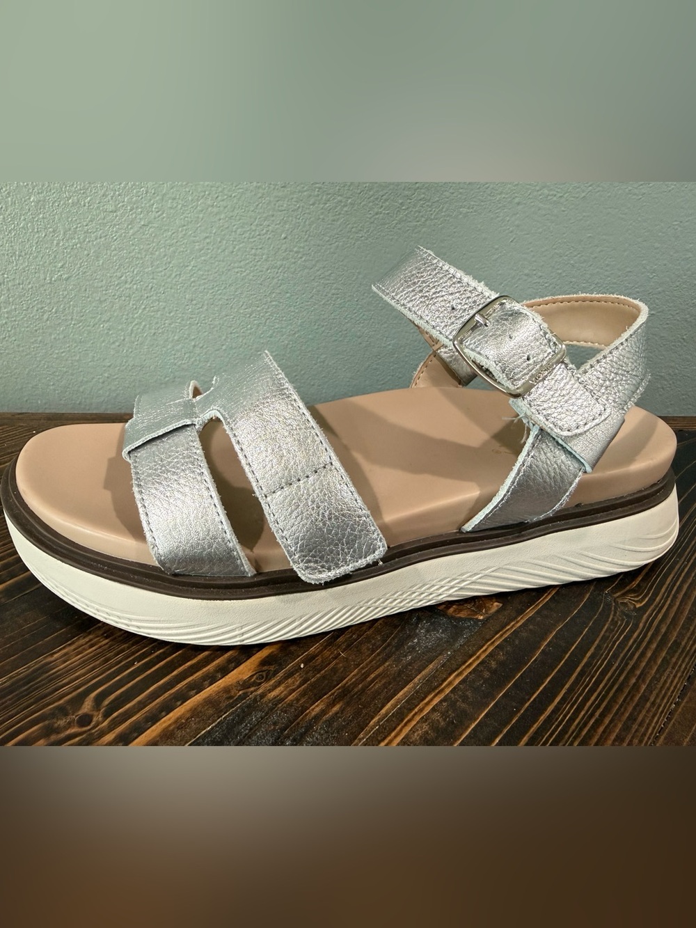 Vionic Silver Metallic Strappy Platform Sandals